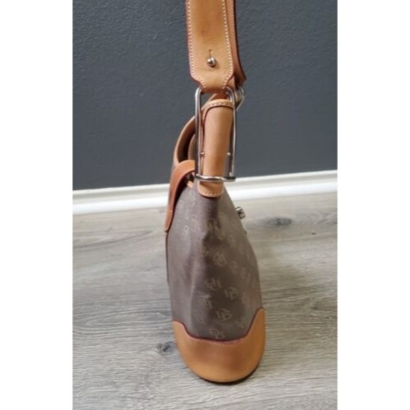 Pre-owned Dooney & Bourke Leather Hobo Handbag 1 Zipper Pocket Buckle Closure - Picture 4 of 13